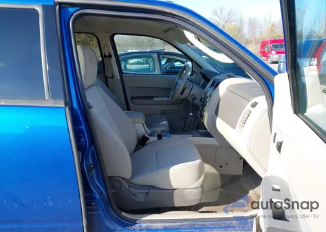 2011 Ford Escape Xlt z USA, uszkodzony, nr VIN 1FMCU9D72BKC02905